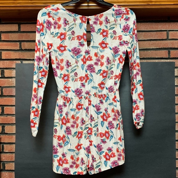 Hollister Long Sleeve Romper SZ - S - Picture 4 of 6